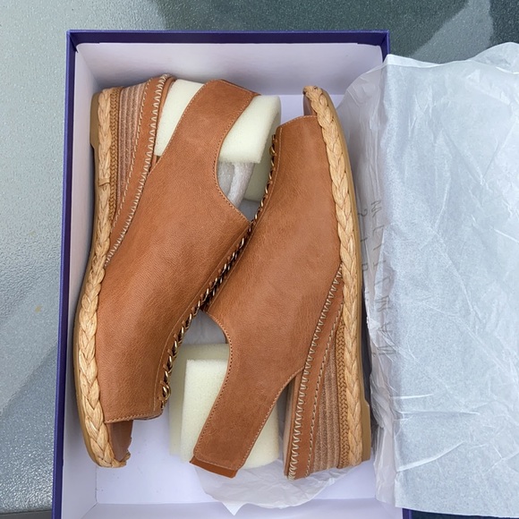 Stuart Weitzman  8.5 sandal.  Paid $365. - Picture 3 of 7